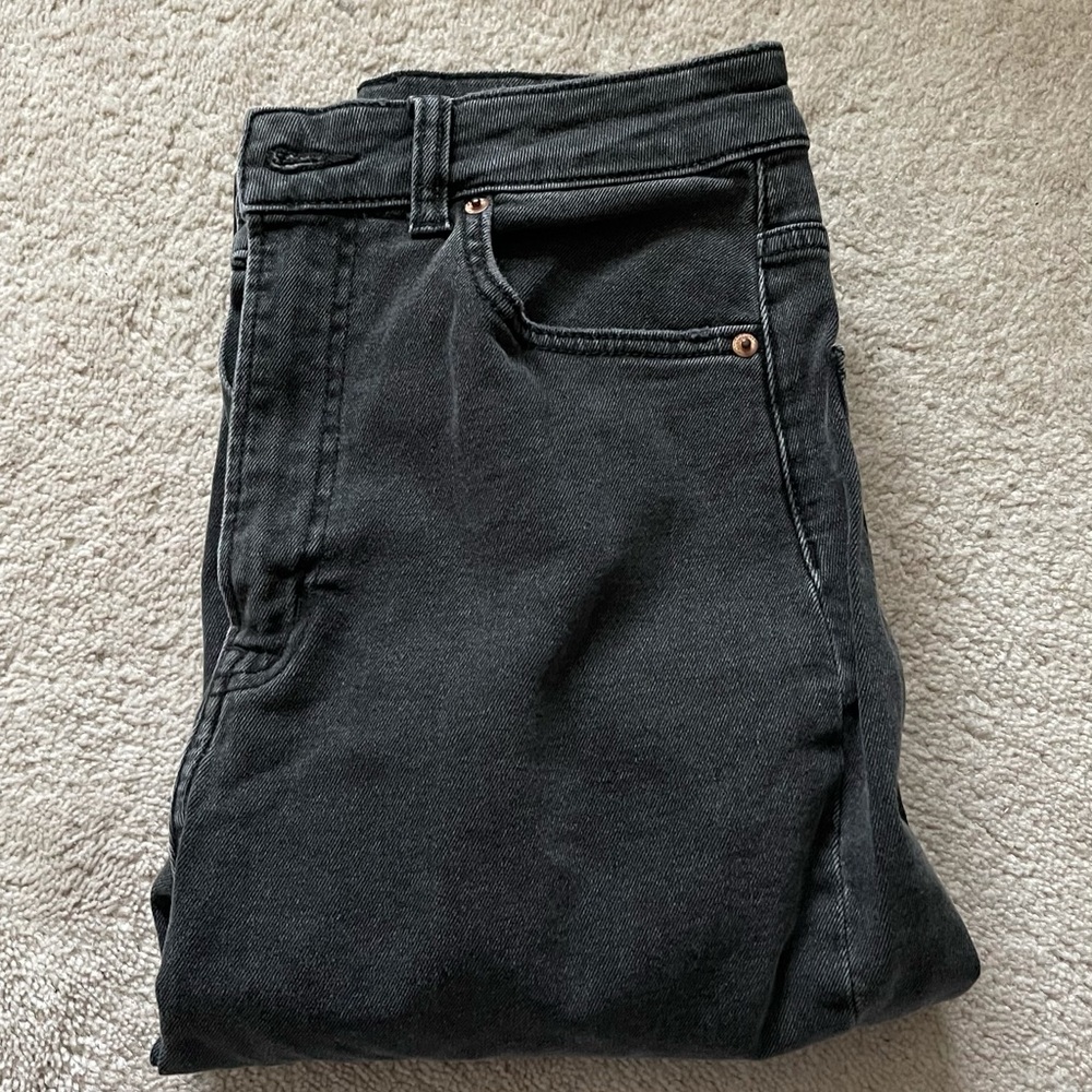 BRAND NEW!! H&M Mom High Ankle Jeans size 4 black